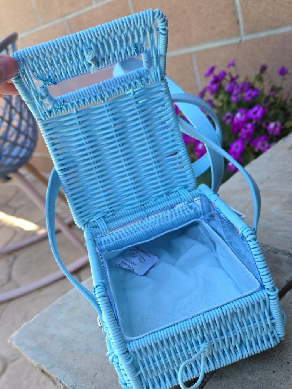 Viral Tommy Bahama Baby Blue Wicker Jeep Handbag....🚙 beep beep!! 😍 - Picture 5 of 6